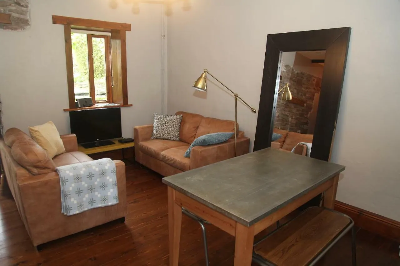 Ty Carreg Fach Staycation Cottage Cardiff Apartment